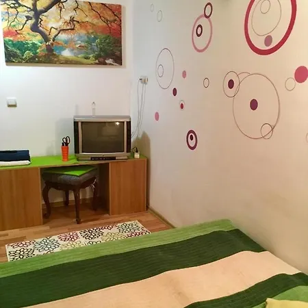 Rolling Stone Hostel *