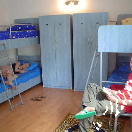 Rolling Stone Hostel *