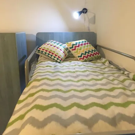 Rolling Stone Hostel *